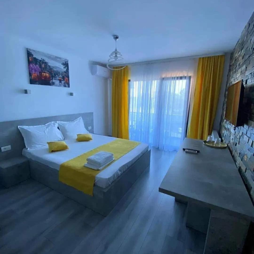 Mav Boutique Villa เอโฟริเอนอร์ด ภายนอก รูปภาพ