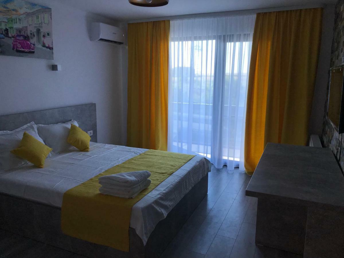 Mav Boutique Villa เอโฟริเอนอร์ด ภายนอก รูปภาพ