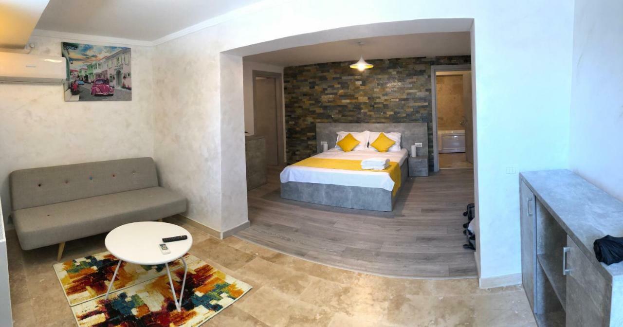 Mav Boutique Villa เอโฟริเอนอร์ด ภายนอก รูปภาพ